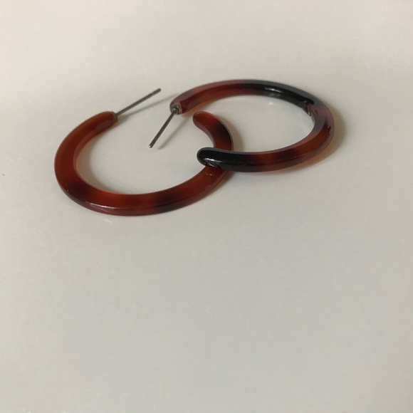 **NEW** Tortoise Shell Hoop Earrings - Small - Picture 3 of 3
